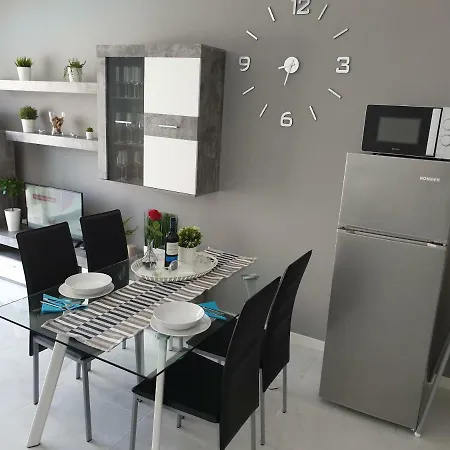 Апартаменты Casa Flores With Heated Pool, Only 490 Meters To The Beach, Balcony, Wifi *