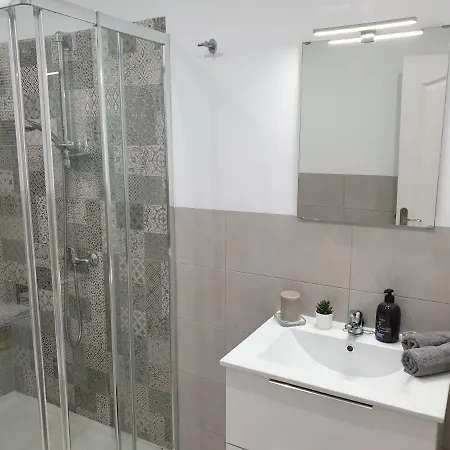 Апартаменты Casa Flores With Heated Pool, Only 490 Meters To The Beach, Balcony, Wifi Арона